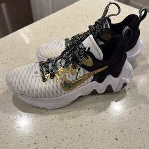 Nike Giannis men’s basketball shoes size 7.5 used good condition